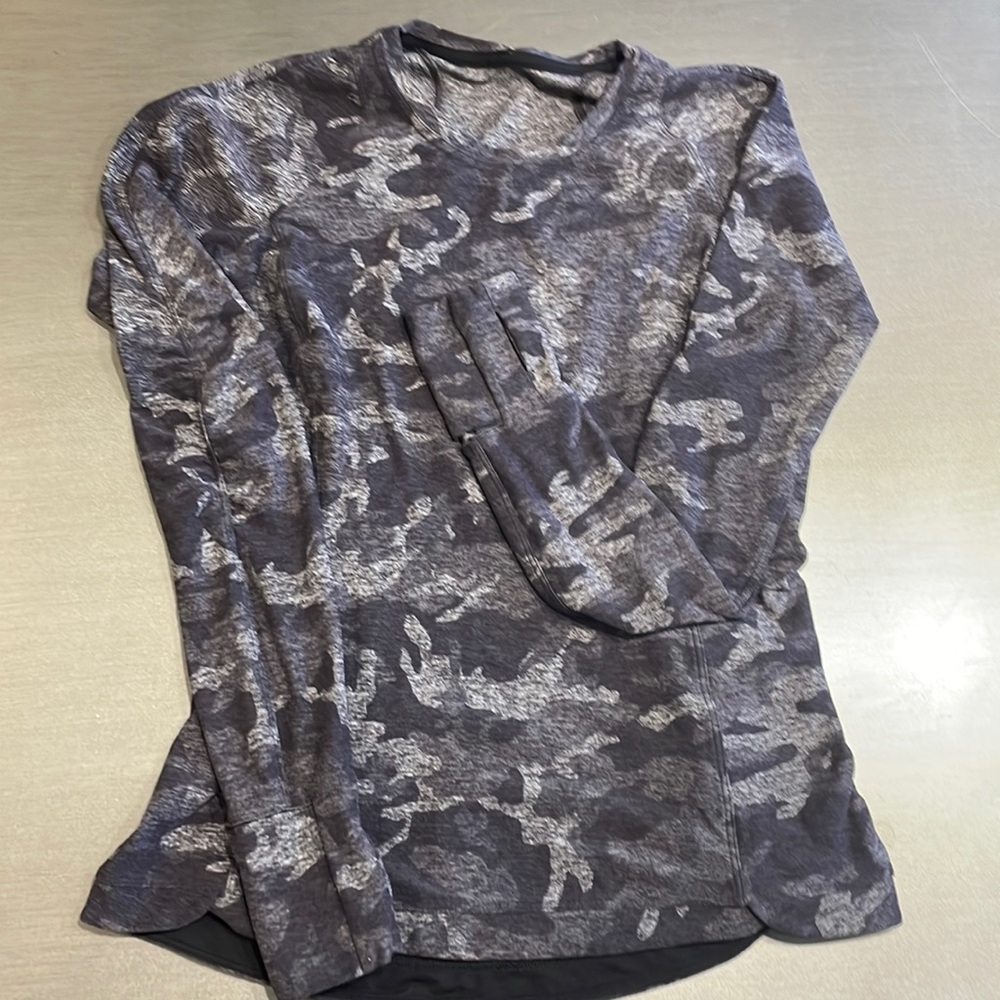 Lululemon camouflage long sleeve warm up with pockets Size 6